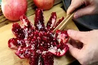 (ویدئو) ساده ترین و جذاب ترین روش برای برش زدن انار شب یلدایی