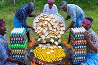 ببینید؛ غذای روستایی در هند؛ پخت املت با تخم مرغ و نان تست در طبیعت