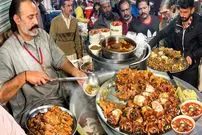 ببینید| غذای خیابانی در پاکستان؛ طبخ کله پاچه توسط یک آشپز ماهر در کراچی