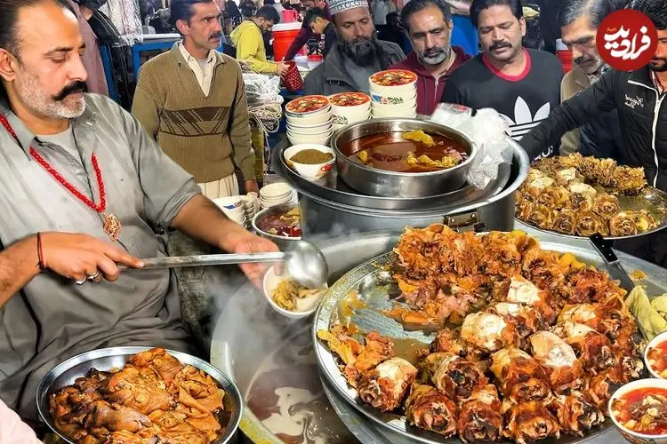 ببینید| غذای خیابانی در پاکستان؛ طبخ کله پاچه توسط یک آشپز ماهر در کراچی
