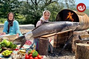ببینید؛ غذای روستایی در ایران؛ کباب ماهی در بشکه و پخت نان روی ساج