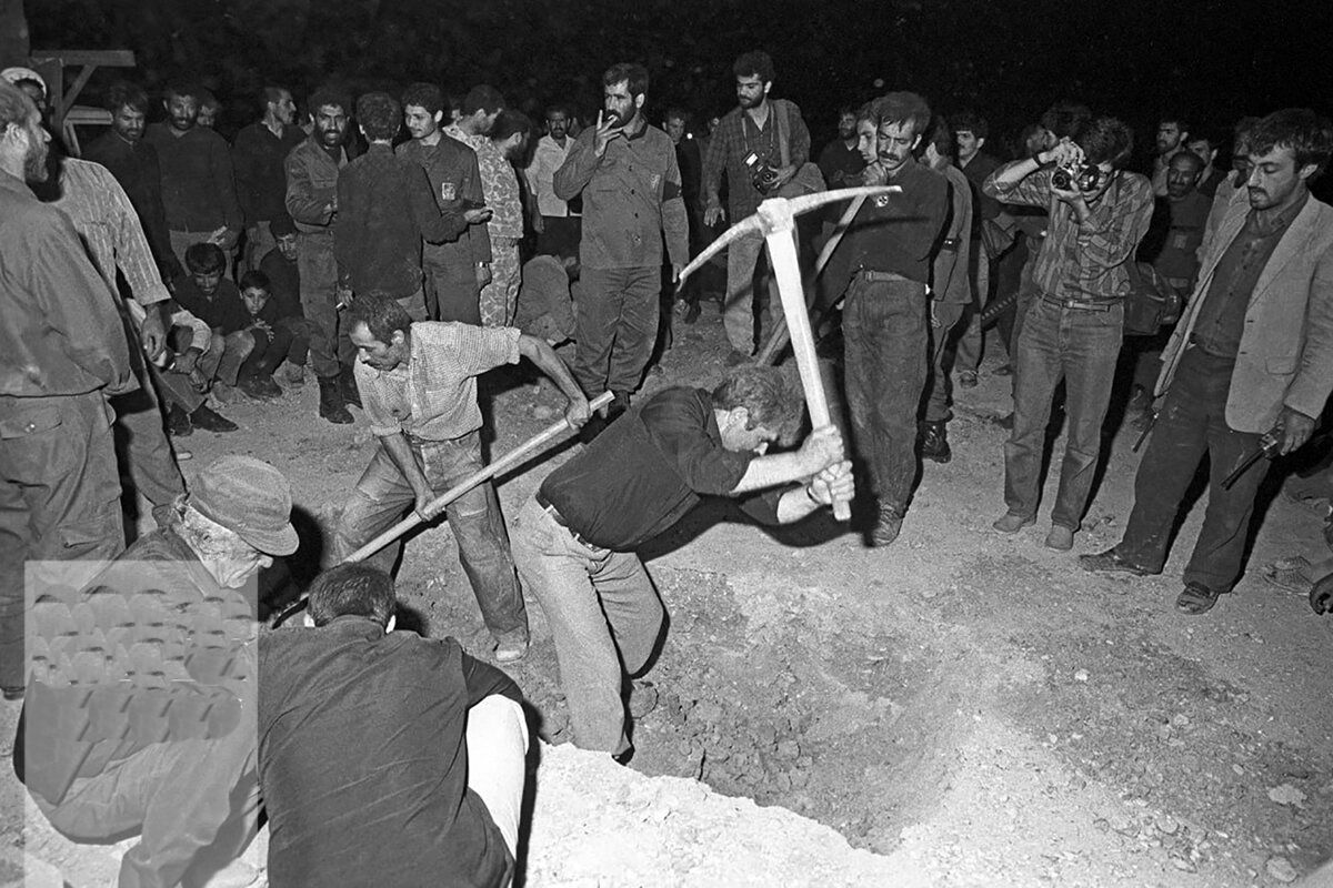 انتشار عکس‌هایی از لحظه «آماده‌سازی محل دفن» امام خمینی