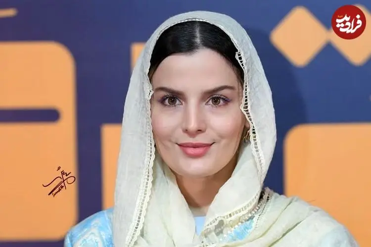 عکس| سفر زمان؛ «غزاله اکرمی» (سوجان) در 19 سالگی در آغوش «سولماز حصاری»