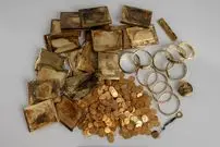 مهم‌ترین اکتشافات آماتوری سال؛ از «گنج جاسیگاری‌های طلا» تا «طلسم سوسکی»