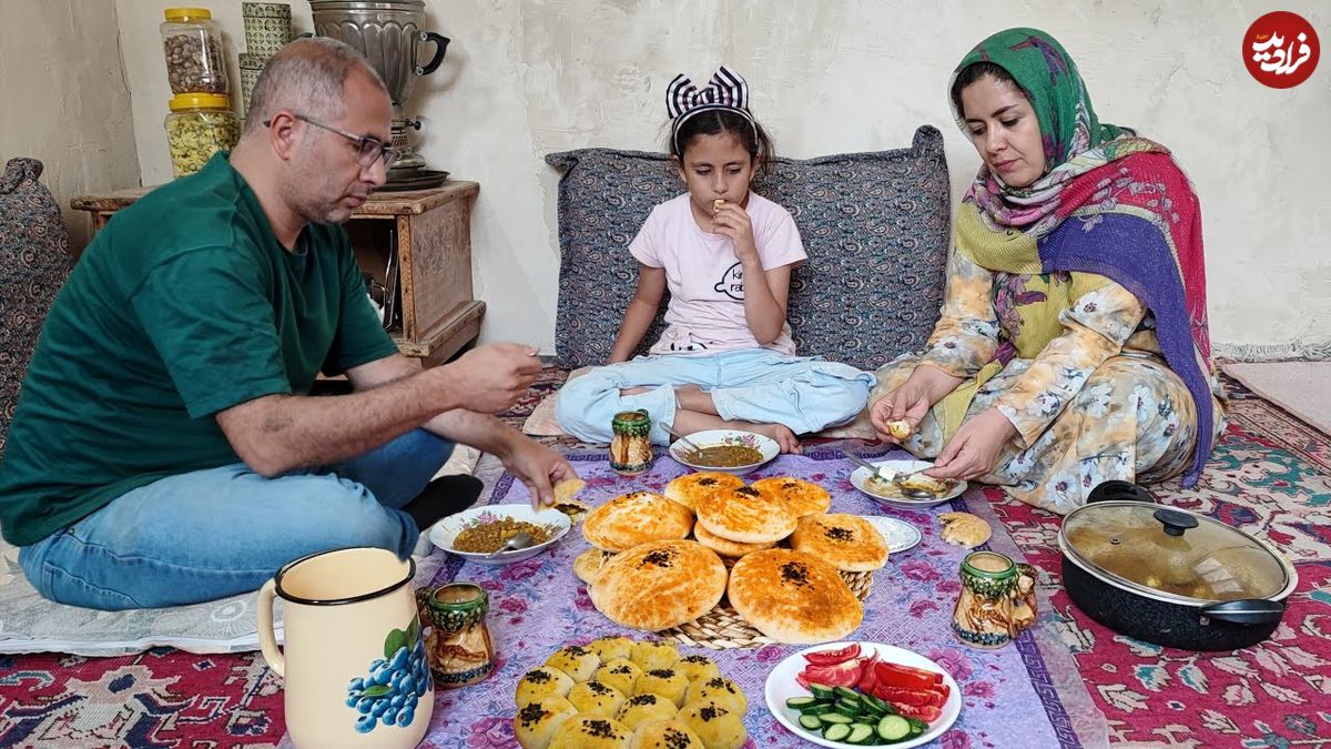 ببینید| غذای روستایی در ایران؛ پخت نان سنتی و عدسی برای صبحانه