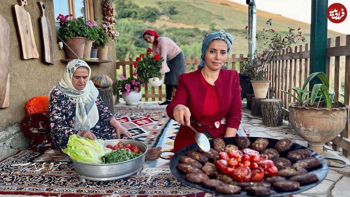 (ویدئو) پخت کتلت با پلو به روش مادر و دختر روستایی گیلانی 