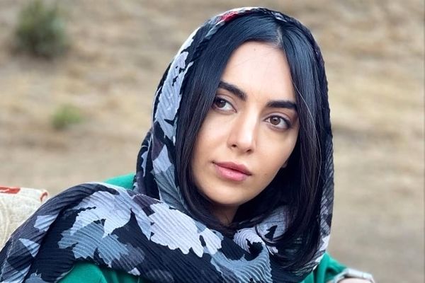 عکس| سفر زمان؛ چهرۀ «مرضیه» (بچه مهندس) در کنار «لعیا زنگنه و مسعود کیمیایی»