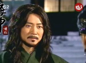 عکس| سفر زمان؛ چهرۀ «جانگ بوگو» (امپراتور دریا) در 63 سالگی در یک جشنواره