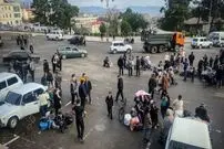 (ویدئو) حرکت باورنکردنی پلیس؛ خاتمه دادن به دعوای جوانان با زیر گرفتن آنها!