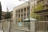 عکس| سفر به تهران قدیم؛ «درشکه در حال عبور از مقابل کاخ دادگستری»؛ سال 1330
