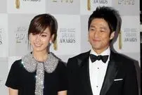 عکس| سفر به تاریخ؛ «دونگ‌یی و امپراتور سوکجونگ» در حال بریدن کیک در جشن پایان سریال دونگ‌یی