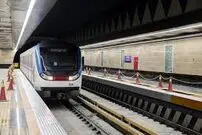 متفاوت‌ترین عکسی از یک سرباز در مترو شکار شد
