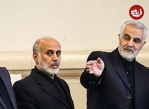 عکس؛ سفر به تاریخ؛ «سردار رشید» در دوران جنگ در صف نماز جماعت در کنار قالیباف و عزیزجعفری