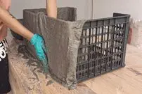 (ویدئو) ایده سیمانی آسان با سبد پلاستیکی؛ ساخت آکواریوم، آبشار و گلدان جذاب