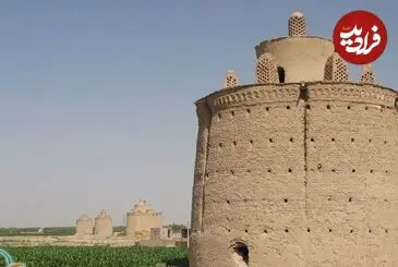 عکس| سفر زمان؛ زن روستایی در حال عبور از کنار یک «کبوترخانه»؛ سال 1340