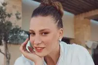 ژست خاص و بانمک بازیگر سریال عمر گل لاله
