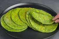 ببینید| طرز تهیه نان با جو و اسفناج در خانه و به روش آشپز کانادایی