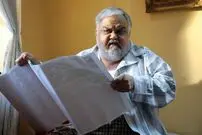 عکس| چهره روز؛ واکنش «اکبر عبدی» به بمباران شدن جنوب ایران