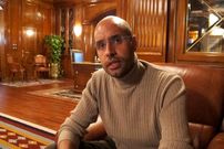عکس؛ پسر قذافی: پایان جنگ اسرائیل و ایران به زبان فارسی نوشته شد