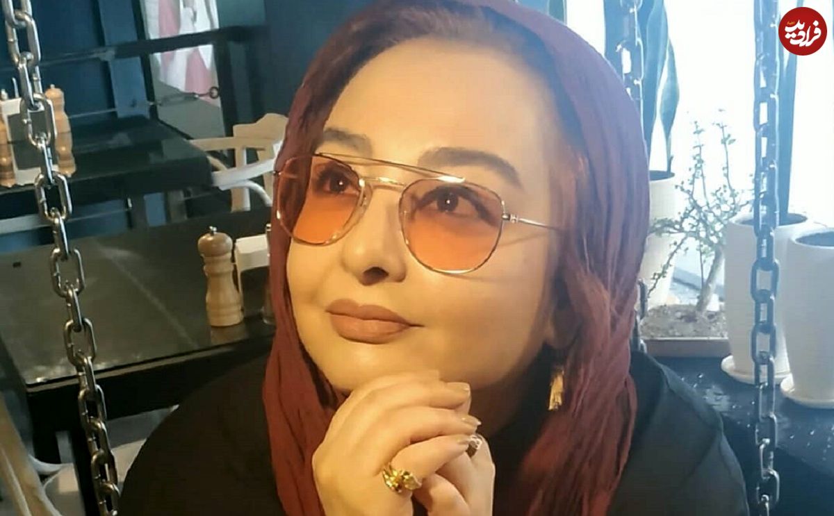 عکس| سفر در زمان؛ «ماهایا پطروسیان» در کنار پدرش در یک سینما؛ سال 79
