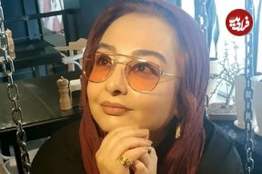 عکس| سفر در زمان؛ «ماهایا پطروسیان» در کنار پدرش در یک سینما؛ سال 79