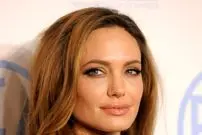 عکس| سرفر در زمان؛ «آنجلینا جولی» و نوزادش در نیویورک؛ سال 1382