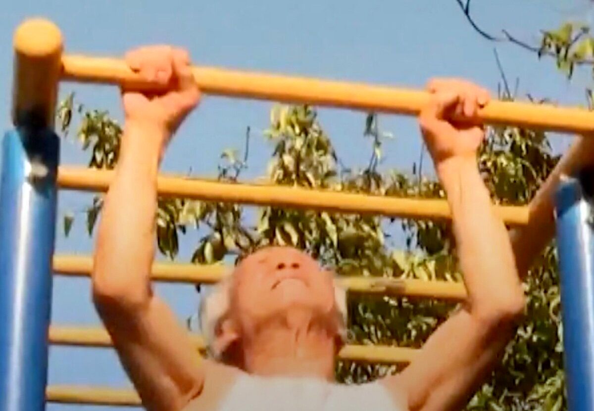 (ویدئو) آمادگی جسمانی فوق العاده پیرمرد چینی!