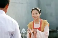 عکس| سفر زمان؛ چهرۀ خندان «بانو یئون» در آرایشگاه؛ 10 سال بعد از سریال «امپراتور بادها»