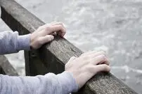 (عکس) چهره ترسناک این مرد بعد نجات از خودکشی