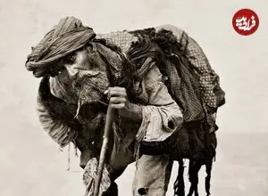 عکس| سفر زمان؛ تصویری از «دو درویش پابرهنه» با سر و وضع ژولیده در دوران قاجار