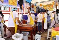 ببینید| غذای خیابانی در تایلند؛ تهیه شیرینی بادام زمینی سنتی در بانکوک