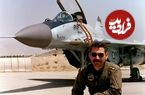 عکس| سفر در زمان؛ «غلامرضا جمالی» خلبان F-5 در حال بررسی جنگنده آموزشی اش در آمریکا؛ سال 56