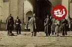 عکس| سفر زمان؛ مردان تهرانی در گوشه‌ای از «میدان توپخانه» در دوران قاجار