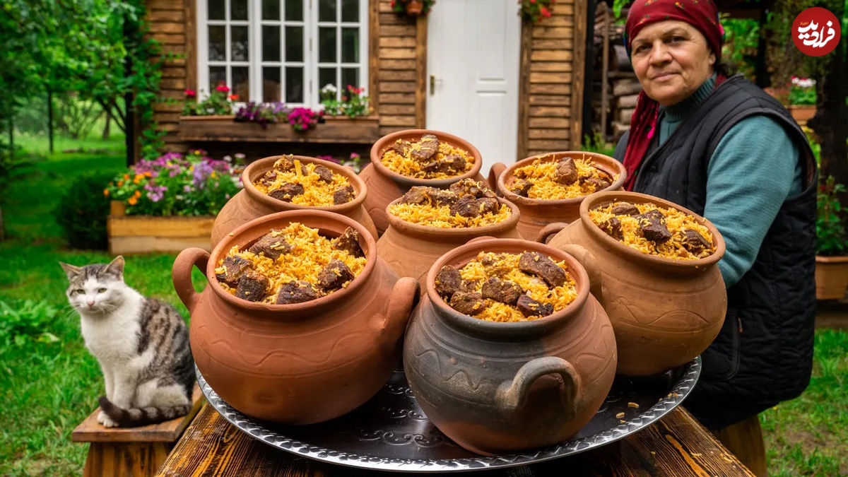 (ویدئو) پخت پلو گوشت در دیگ سفالی به سبک بانوی روستایی آذربایجانی 