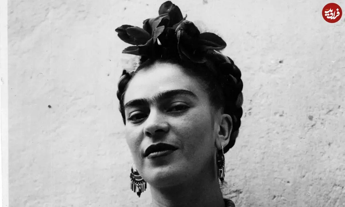 عکس| سفر در زمان؛ «فریدا کالو 25 ساله» در استودیوی نقاشی دیترویت؛ سال 1310