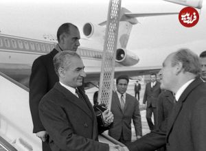 عکس| سفر در زمان؛ «محمدرضا پهلوی و همسر سوم اش» در سفر تایلند؛ سال 1346