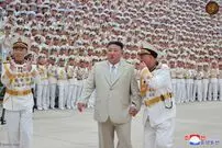 (ویدئو) بازدید کیم جونگ اون و دخترش از مقر نیروی دریایی