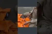 (ویدئو) پاکستانی به این شکل توپ فوتبال را در کارگاه های کوچک تولید می کنند