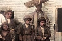 تصاویر؛ سفر به عصر قاجار؛ از «معرکۀ درویش‌ها» تا «نمایش پهلوان‌ها»