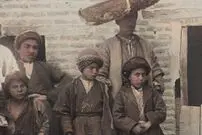 تصاویر؛ سفر به عصر قاجار؛ از «معرکۀ درویش‌ها» تا «نمایش پهلوان‌ها»