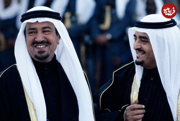 عکس؛ سفر در زمان؛ استقبال «پادشاه چهارم عربستان از ملکه الیزابت در فرودگاه»؛ سال 57