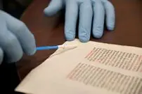 کشف DNA پنهان بدون آسیب به نسخه‌های خطی ۱۳۰۰ساله؛ کتاب‌های کهن رازهای تازه‌ای فاش کردند