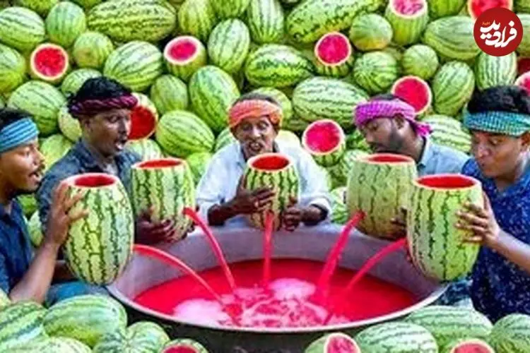 ببینید| غذای روستایی در هند؛ تهیه آب هندوانه تازه در طبیعت روستا