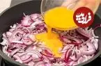 ببییند| طرز تهیه یک غذای ساده با پیاز و تخم مرغ
