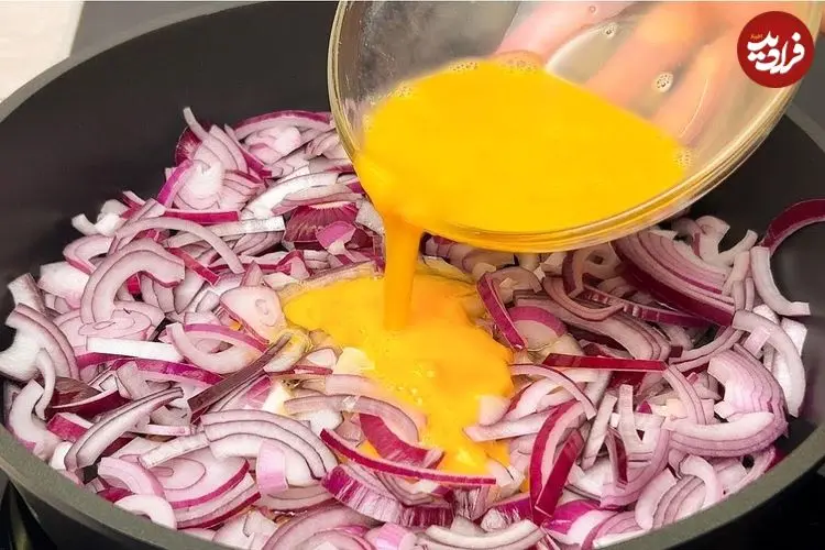 ببییند| طرز تهیه یک غذای ساده با پیاز و تخم مرغ
