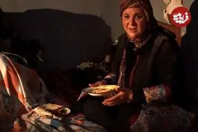 عکس| سفر در زمان؛ «هما و فهیمه» در پشت صحنه سریال پایتخت 7؛ سال 1403