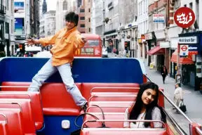 عکس؛ رونمایی از مجسمه شاهرخ خان، برای فیلمی که رکورد «شعله» را شکست