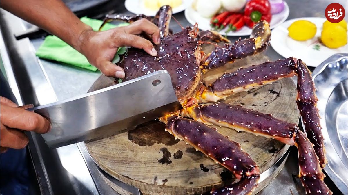 ببینید؛ غذای خیابانی در ویتنام؛ تهیه غذا با شاه خرچنگ آلاسکایی در هانوی