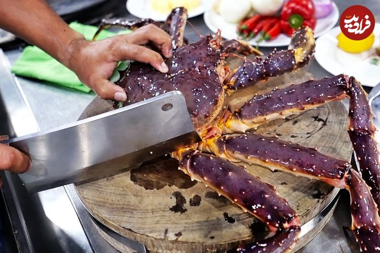 ببینید؛ غذای خیابانی در ویتنام؛ تهیه غذا با شاه خرچنگ آلاسکایی در هانوی