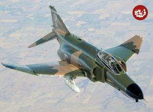 عکس؛ سفر در تاریخ؛ «جنگنده F-4 در حال سوخت گیری هوایی در کنار دماوند»؛ سال 56